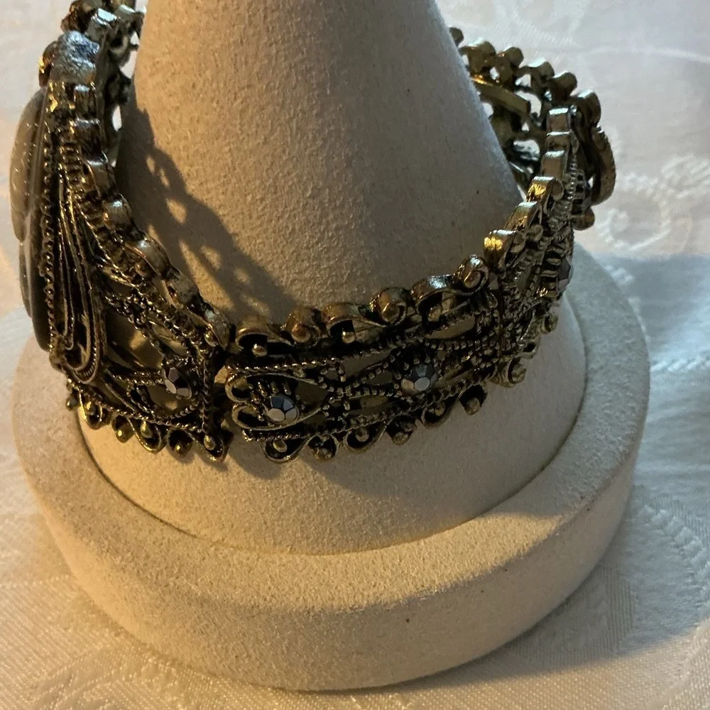 Black and White Cameo Antique Gold Tone Cuff Bracelet - Picture 3 of 5